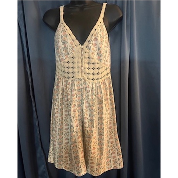 TOPSHOP Neutral Floral Crochet Lace B-Neck Low Back Mini Dress Woman’s Size 8 - Picture 5 of 7